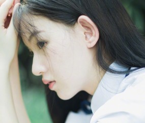 怀孕初期分泌黄黄的东西（怀孕初期分泌黄色分泌物正常吗）